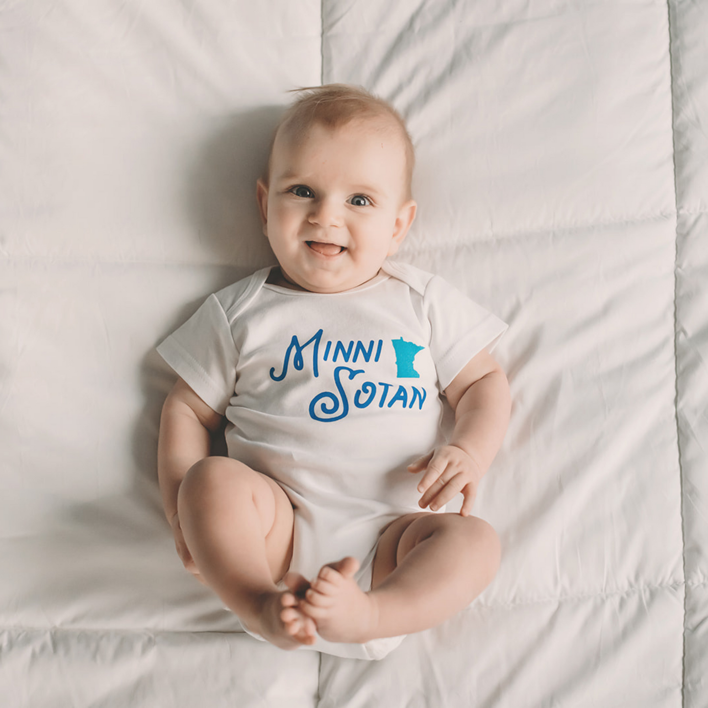 Minni-Sotan Baby Bodysuit