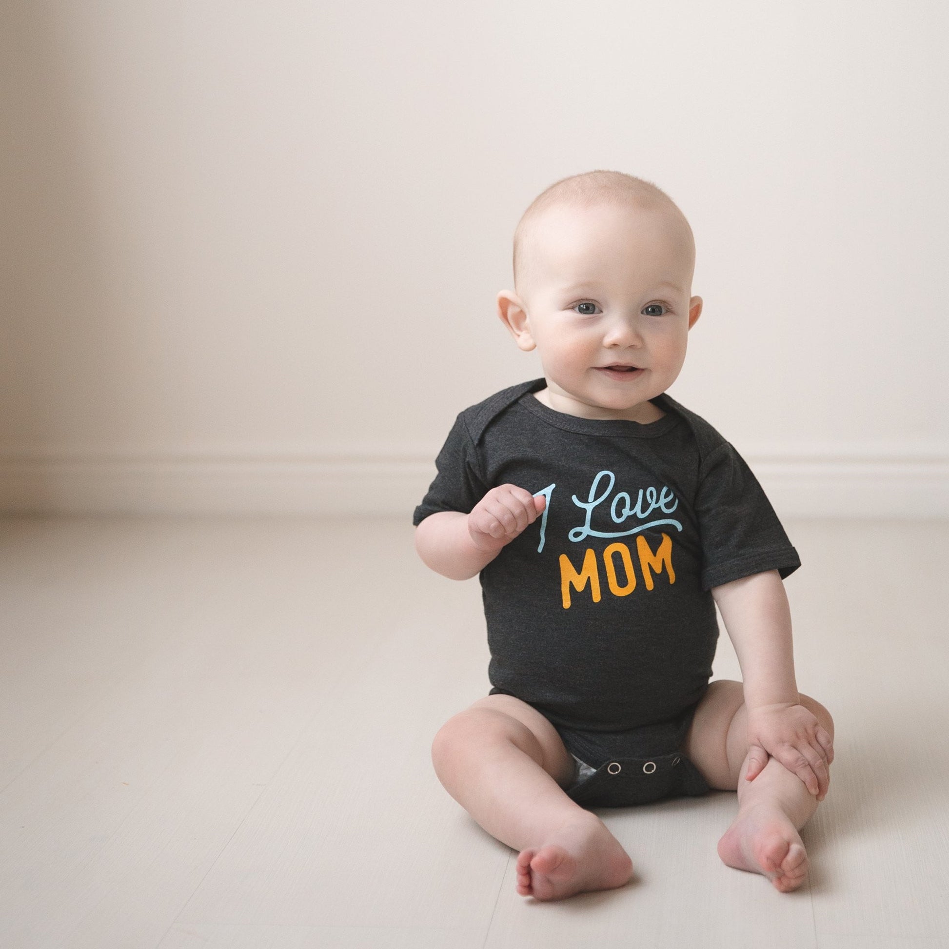 PRE-ORDER - I Love Mom baby bodysuit / onesie - Sweetpea and Co.